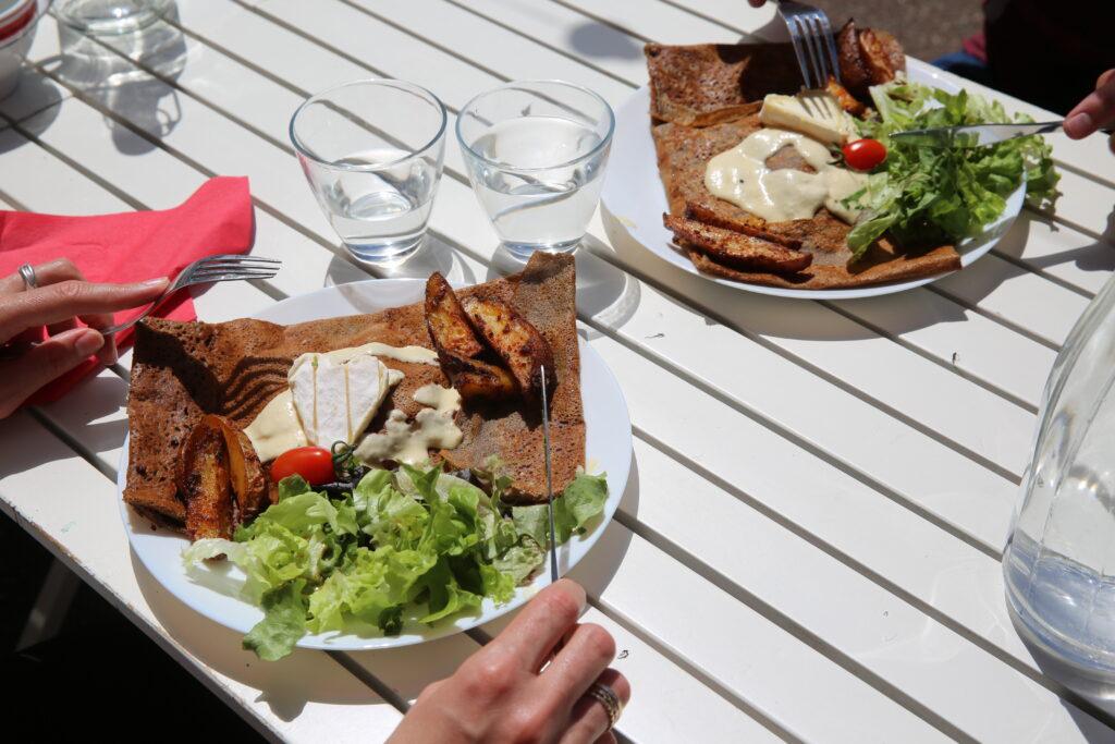 Restaurant table de la gare à Neufchâtel-en-Bray